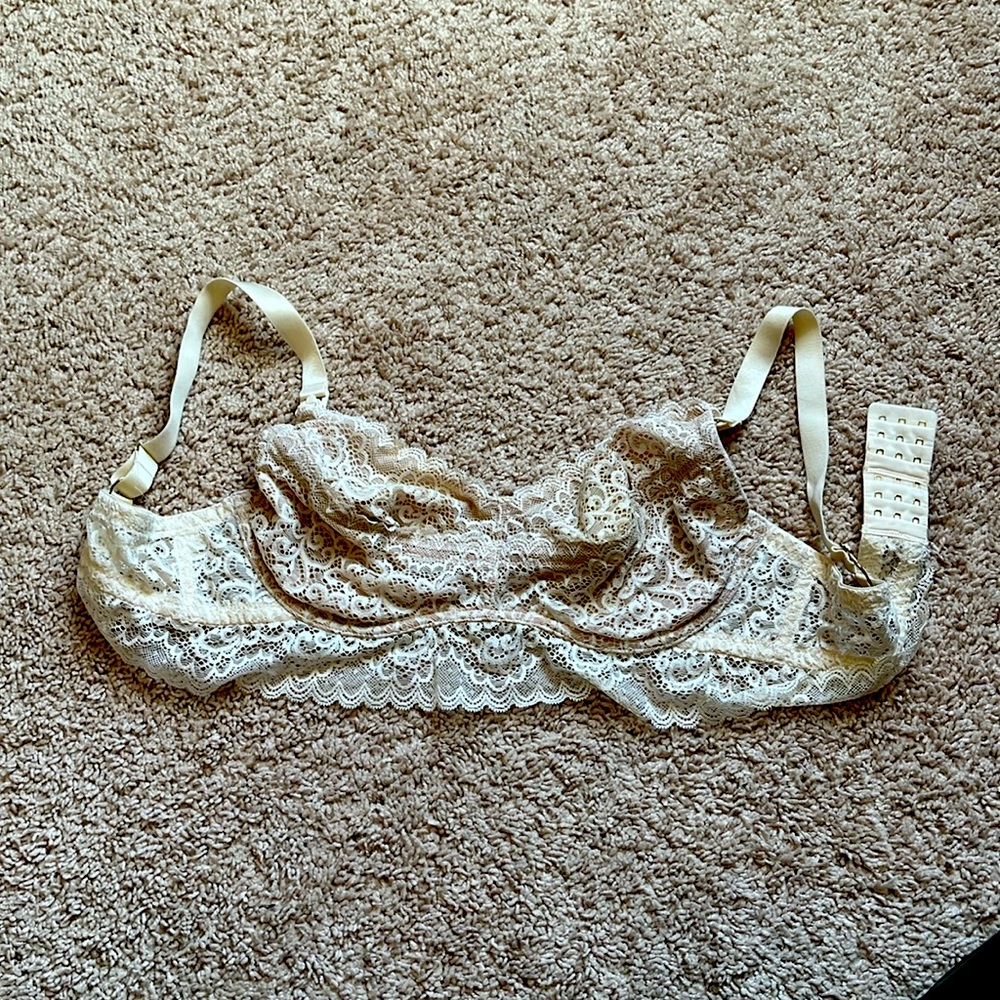 Lacey pumping bra